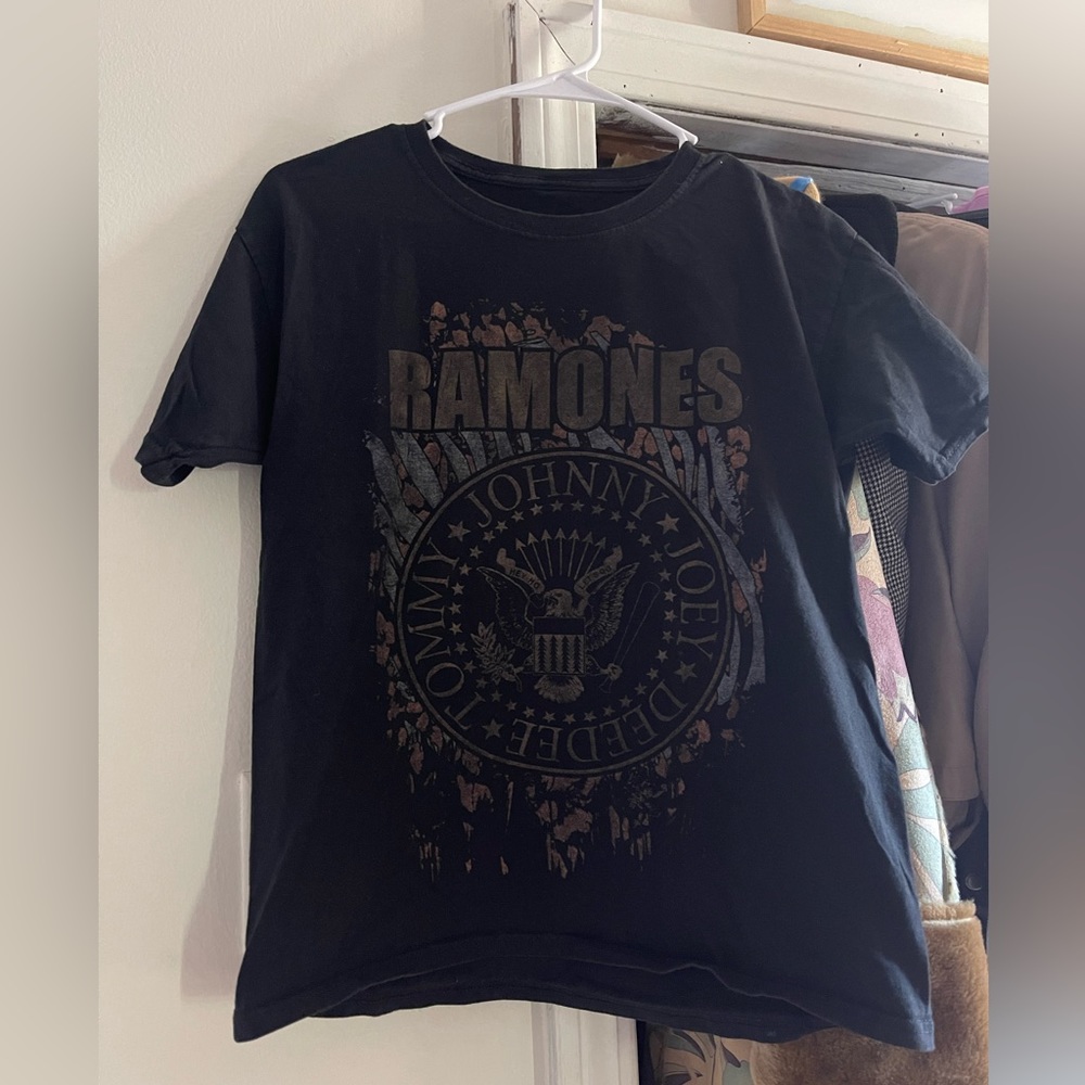 Graphic tee